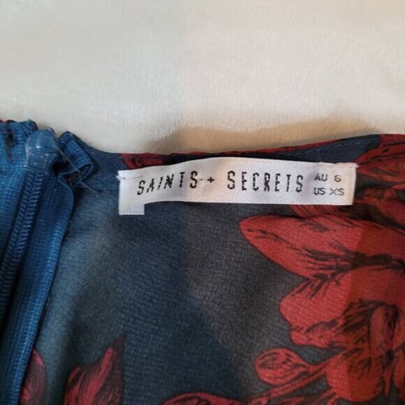 Saints + Secrets V-Neck Navy Front Tie Dress with‎ Red Floral Design - Size XS - Picture 6 of 10